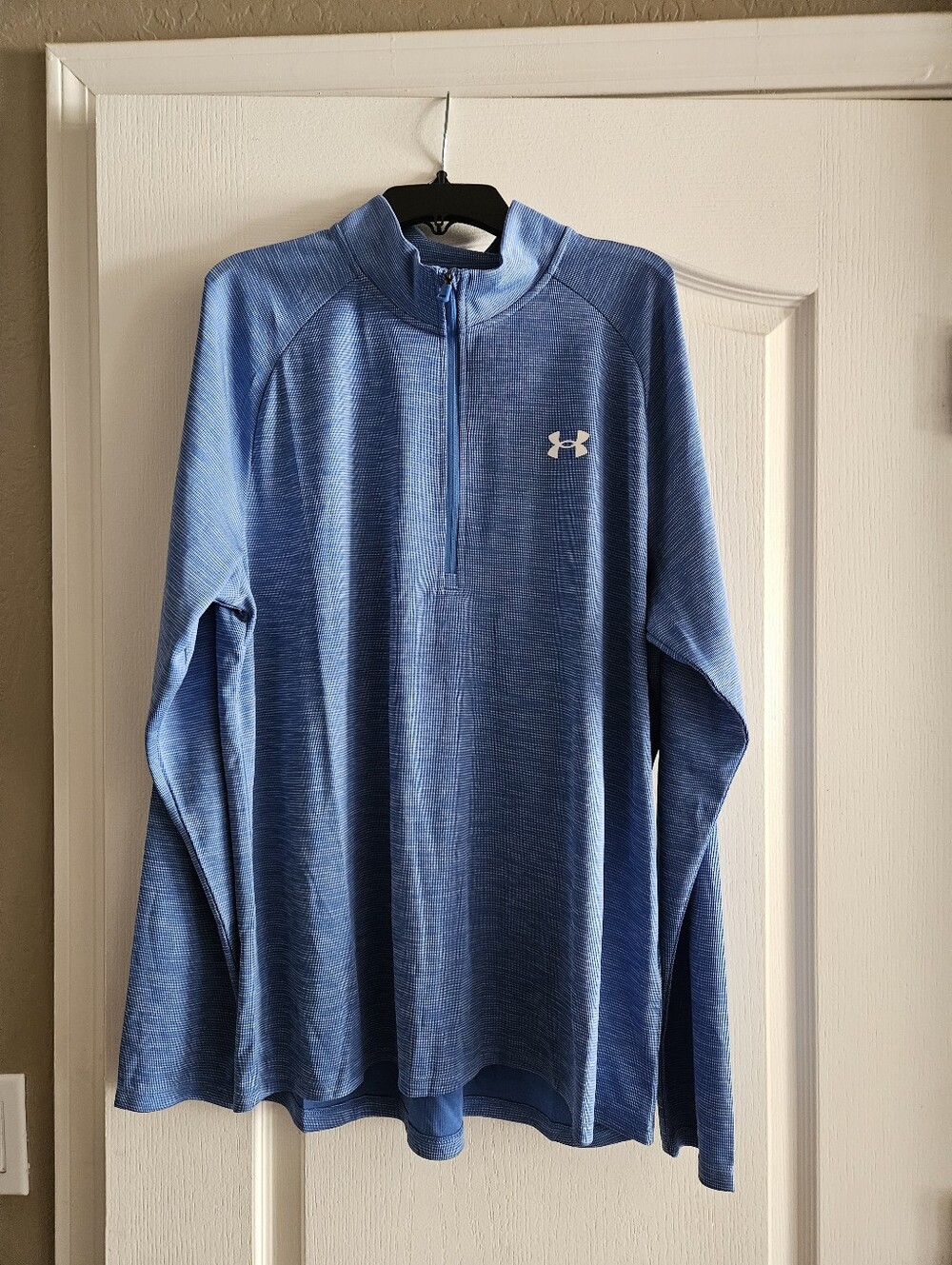 NWT ☆ Men's Under Armour Pullover/Top, Size Large, Brand NEW!